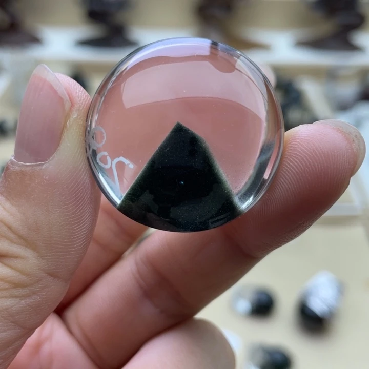 颈饰未镶嵌水晶绿幽灵金字塔圆牌