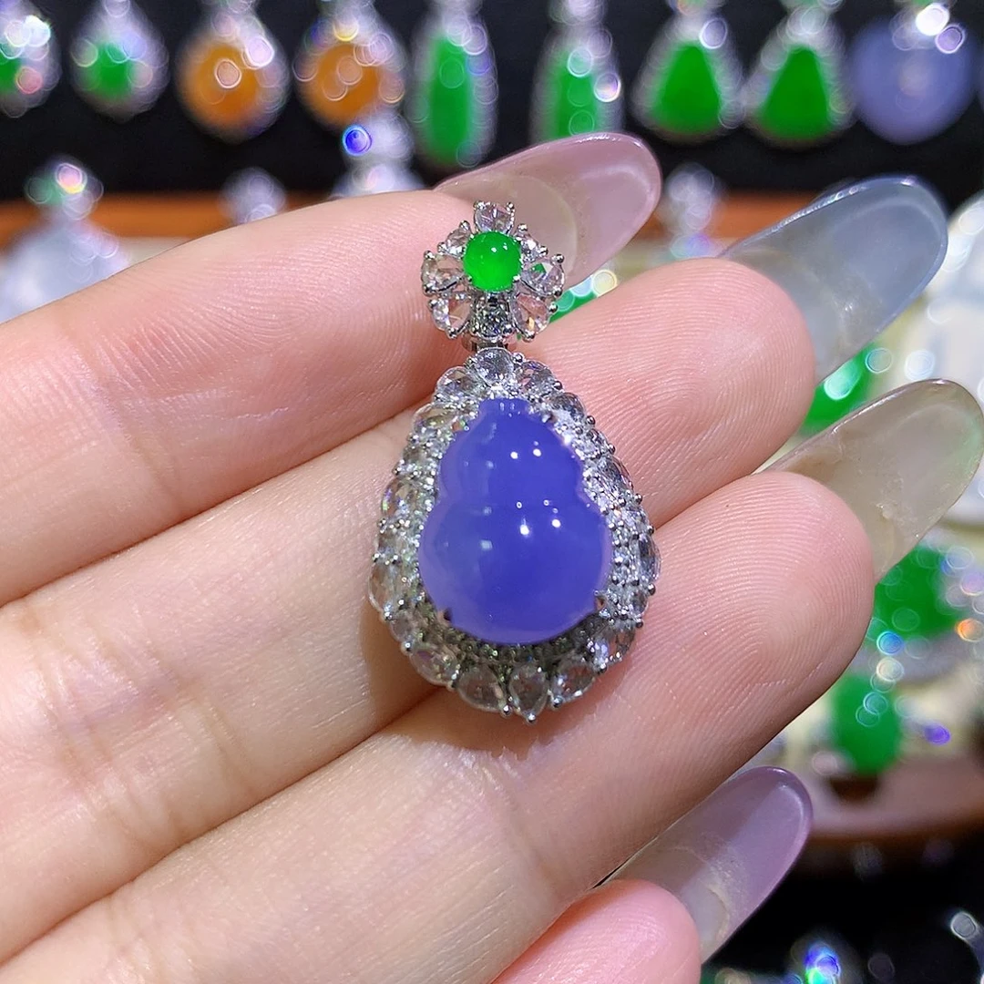 颈饰18K金镶嵌翡翠高冰紫罗兰