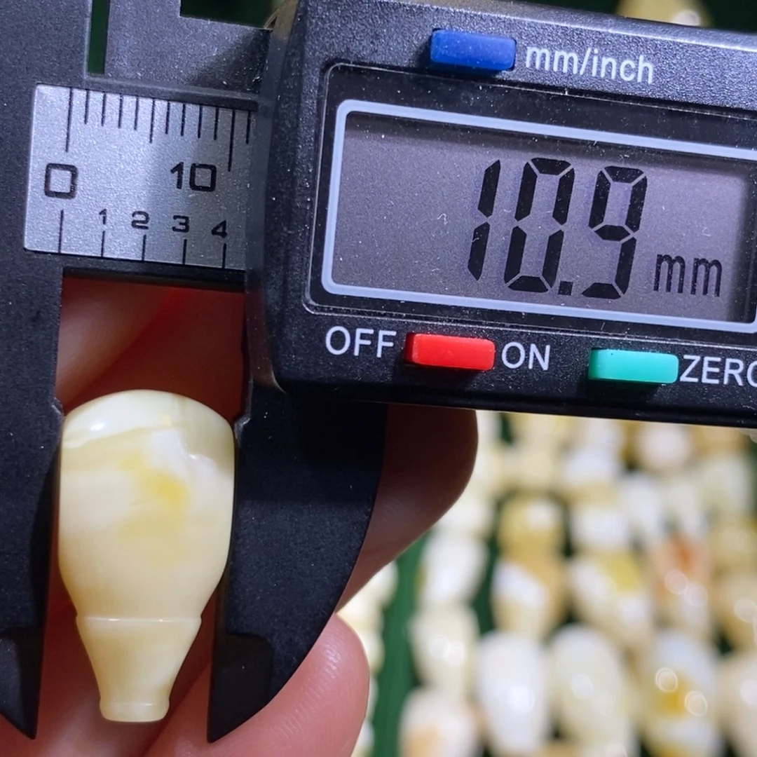 蜜蜡未镶嵌裸石配饰