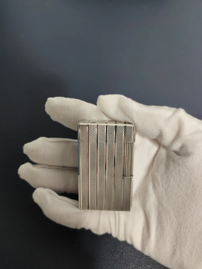 DP打火机镀银竖条菱格纹3010229