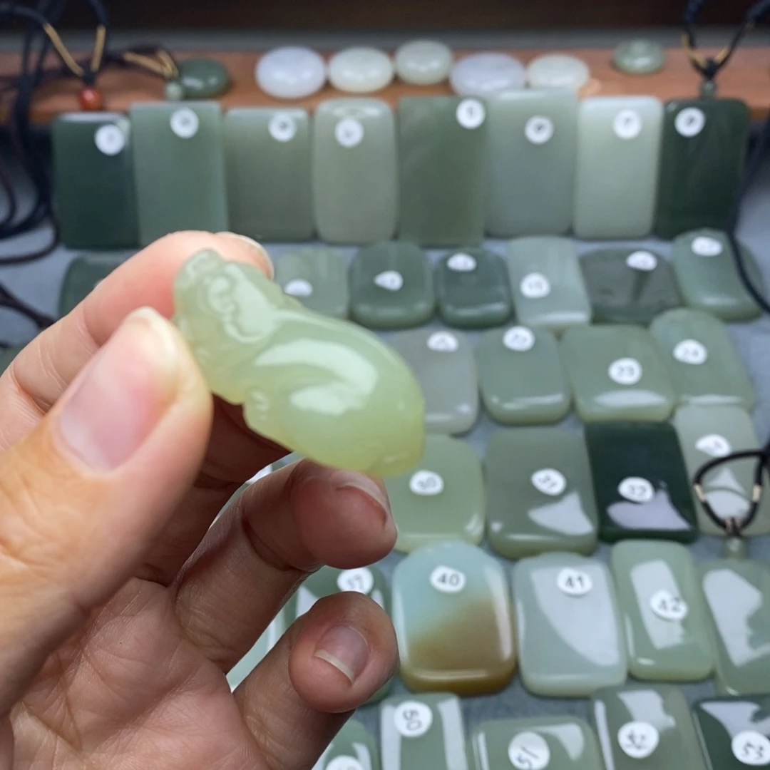 和田玉颈饰未镶嵌