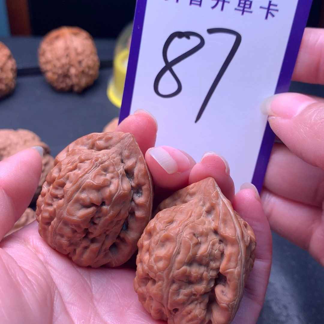 文玩核桃吊坠金字塔