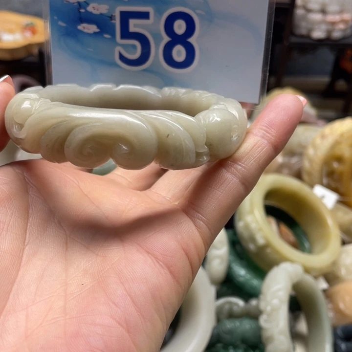 石英岩玉未镶嵌手镯