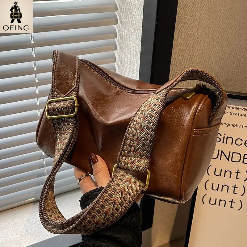 OEING女士包包时尚波士顿包百搭宽带斜挎枕头包韩版简约复古腋下