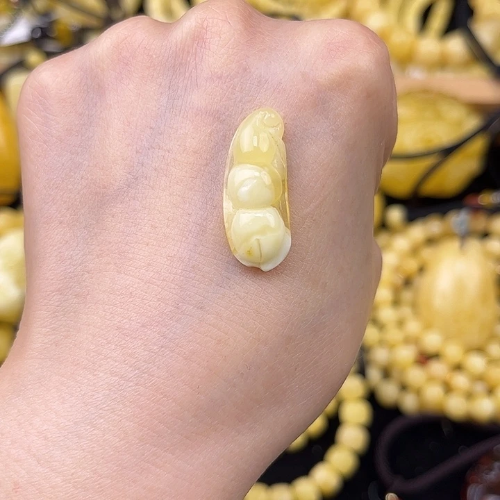 琥珀未镶嵌颈饰琥珀，