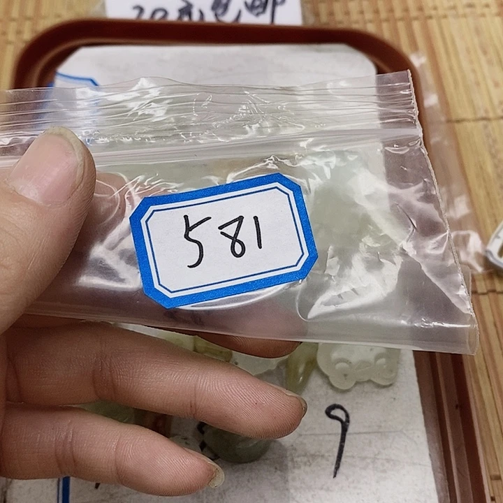 蛇纹石玉未镶嵌吊坠(不含链)离**君581