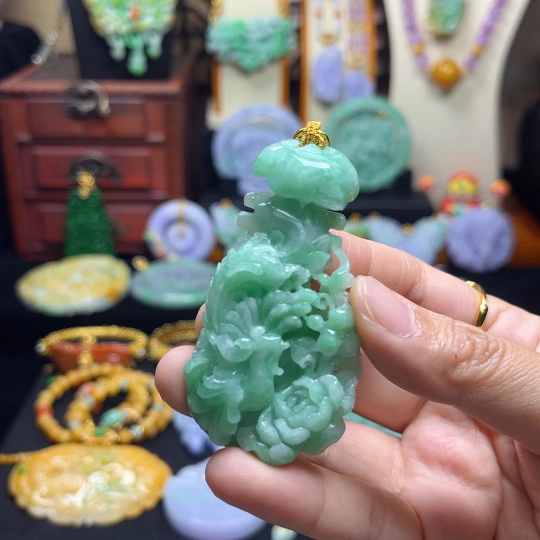 颈饰未镶嵌翡翠天然