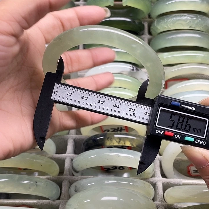 蛇纹石玉未镶嵌手镯212