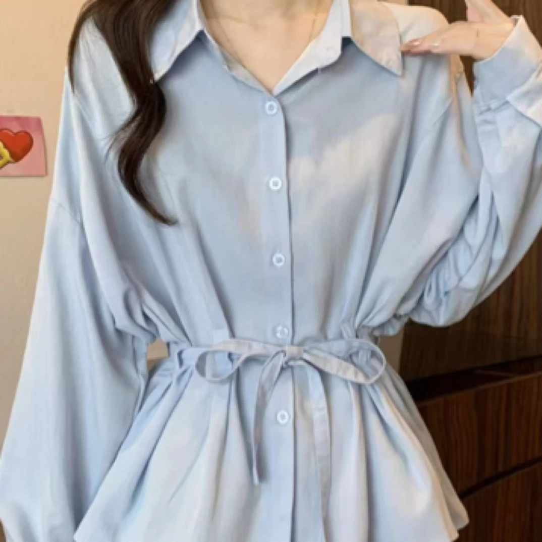 微胖女生秋季休闲蓝色长袖衬衫收腰遮肚百搭好看上衣