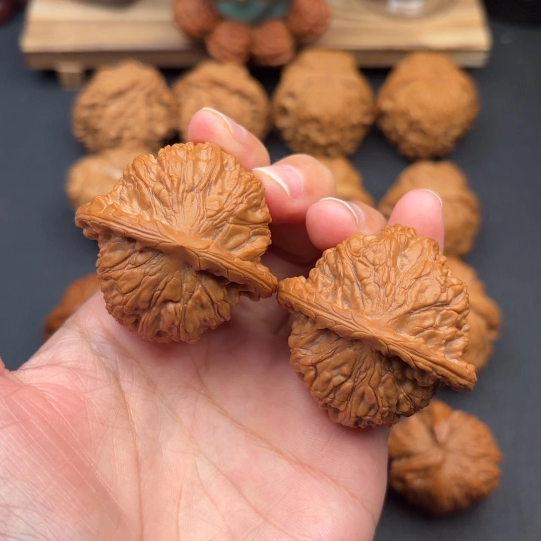 文玩核桃把件红狮子45