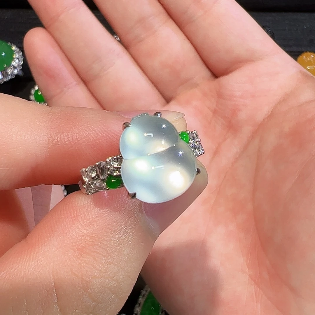 翡翠18K金镶嵌戒指葫芦