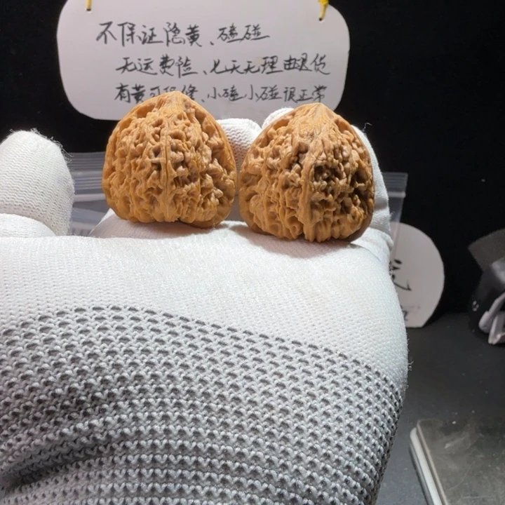 文玩核桃吊坠18号，39顺歪三角桩