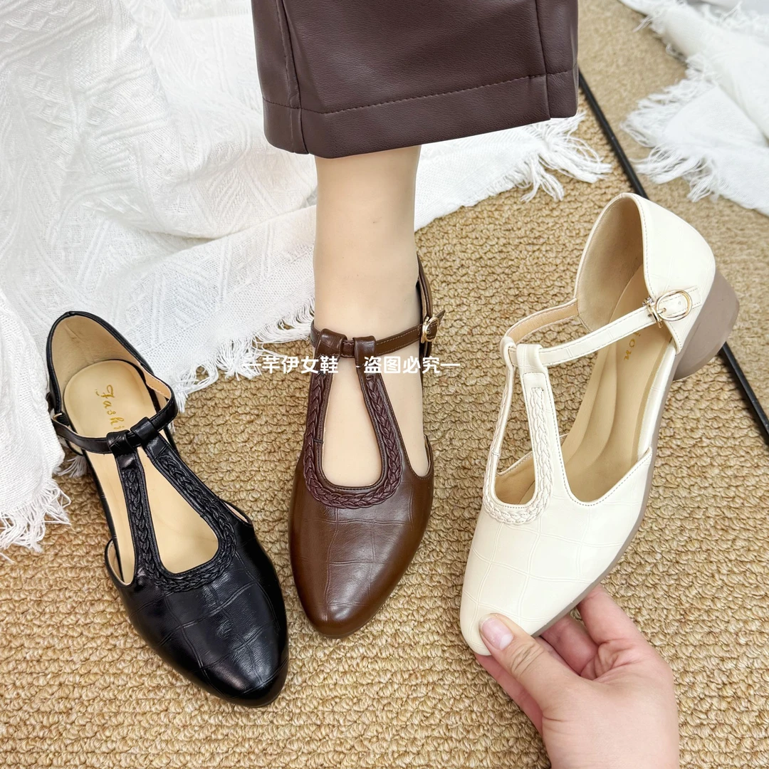 清仓新款尖头包头凉鞋低帮压花时装凉鞋中跟软底时尚单鞋