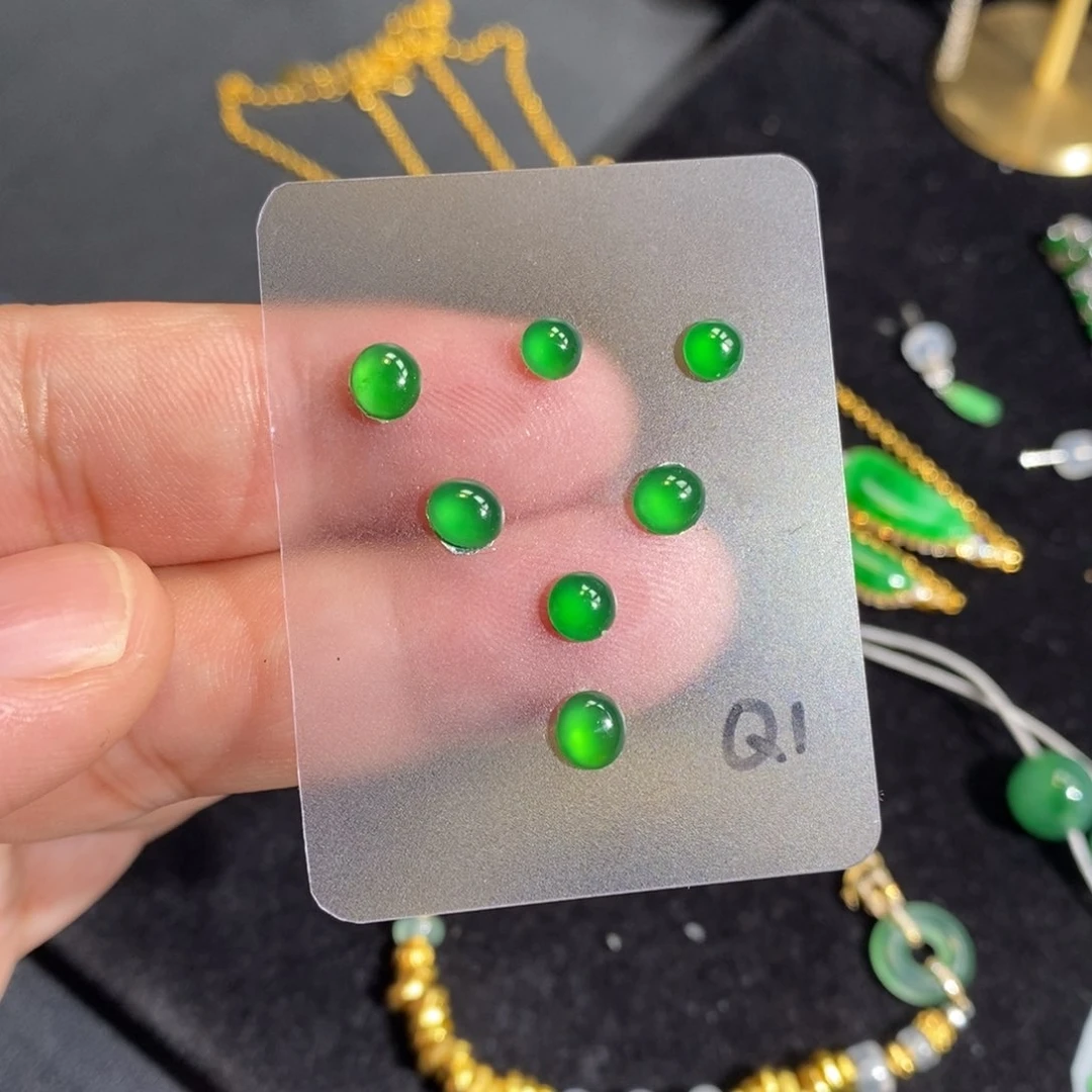 翡翠裸石满绿蛋面7个