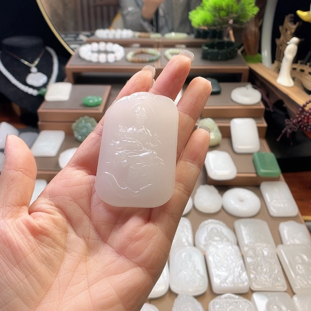 镜***o颈饰未镶嵌石英质玉（金丝玉）新疆金丝玉双面雕工