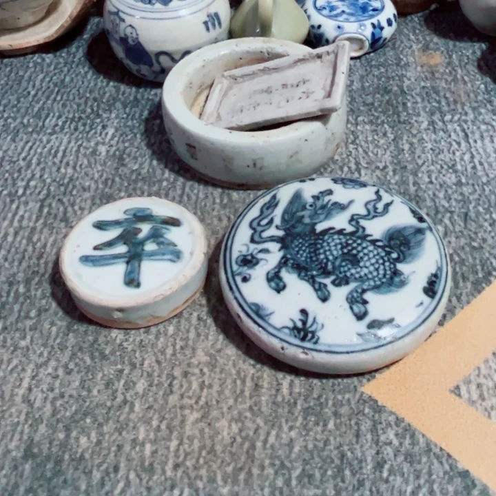 瓷片青花文饰的一个碗