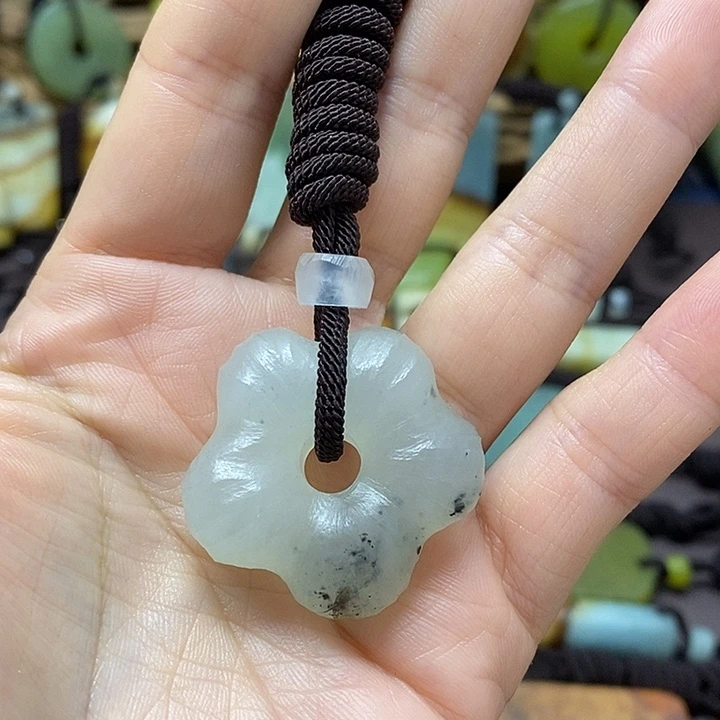 未镶嵌蛇纹石玉颈饰