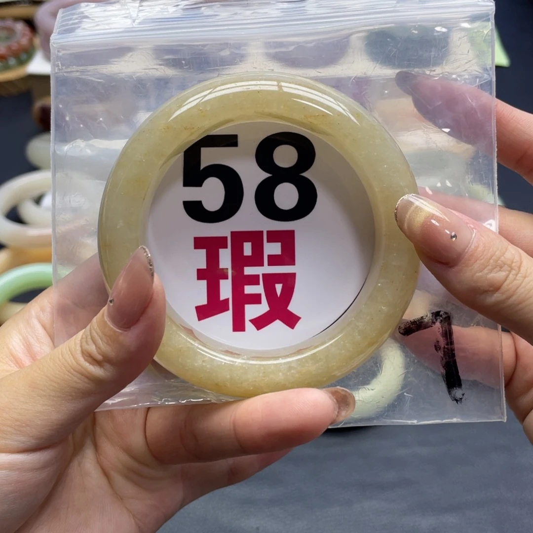 未镶嵌手镯石英岩玉