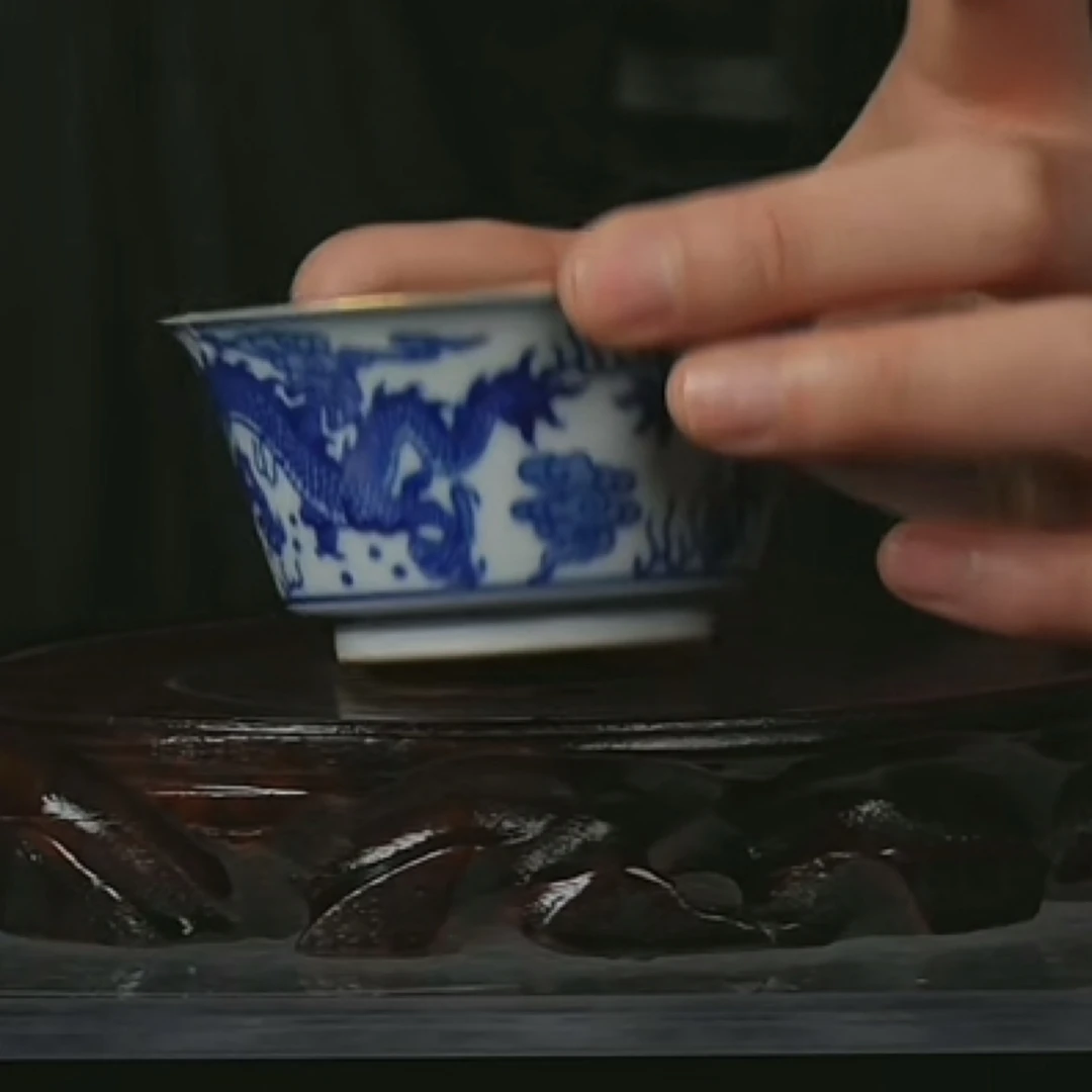 M内松石绿釉外青花双龙戏珠纹杯002