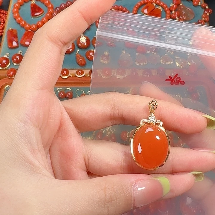 陈***莲南红玛瑙银S925镶嵌吊坠