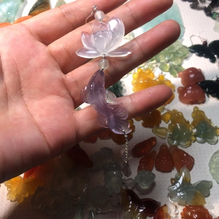 繁***苒蛇纹石玉未镶嵌耳钉