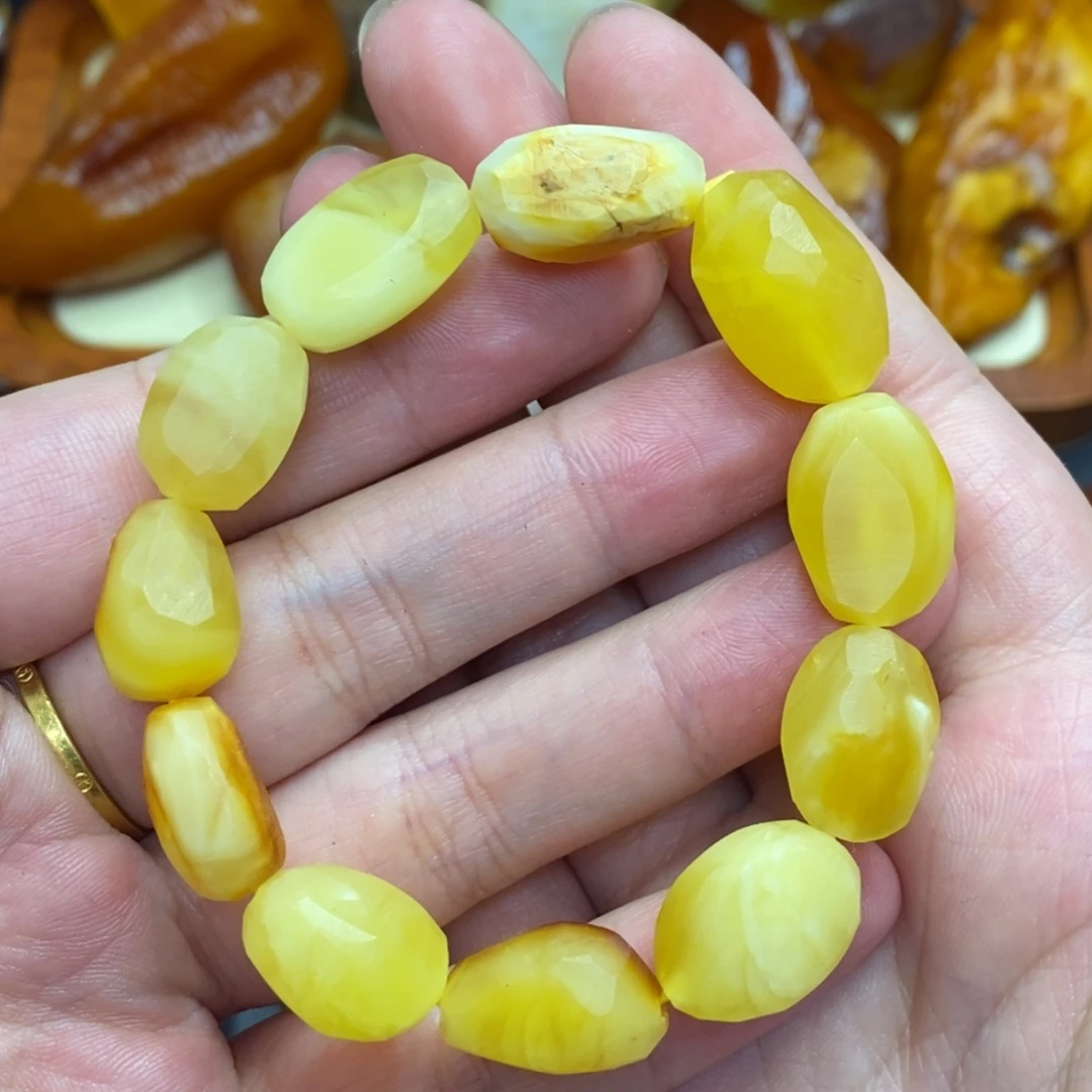 琥珀颈饰未镶嵌唐
