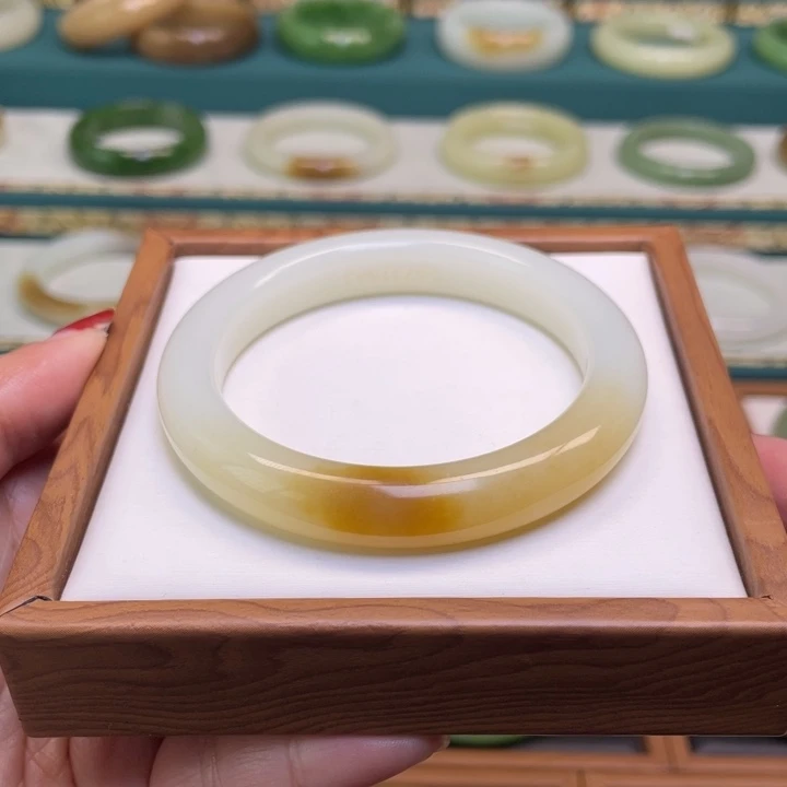 和田玉手镯未镶嵌56