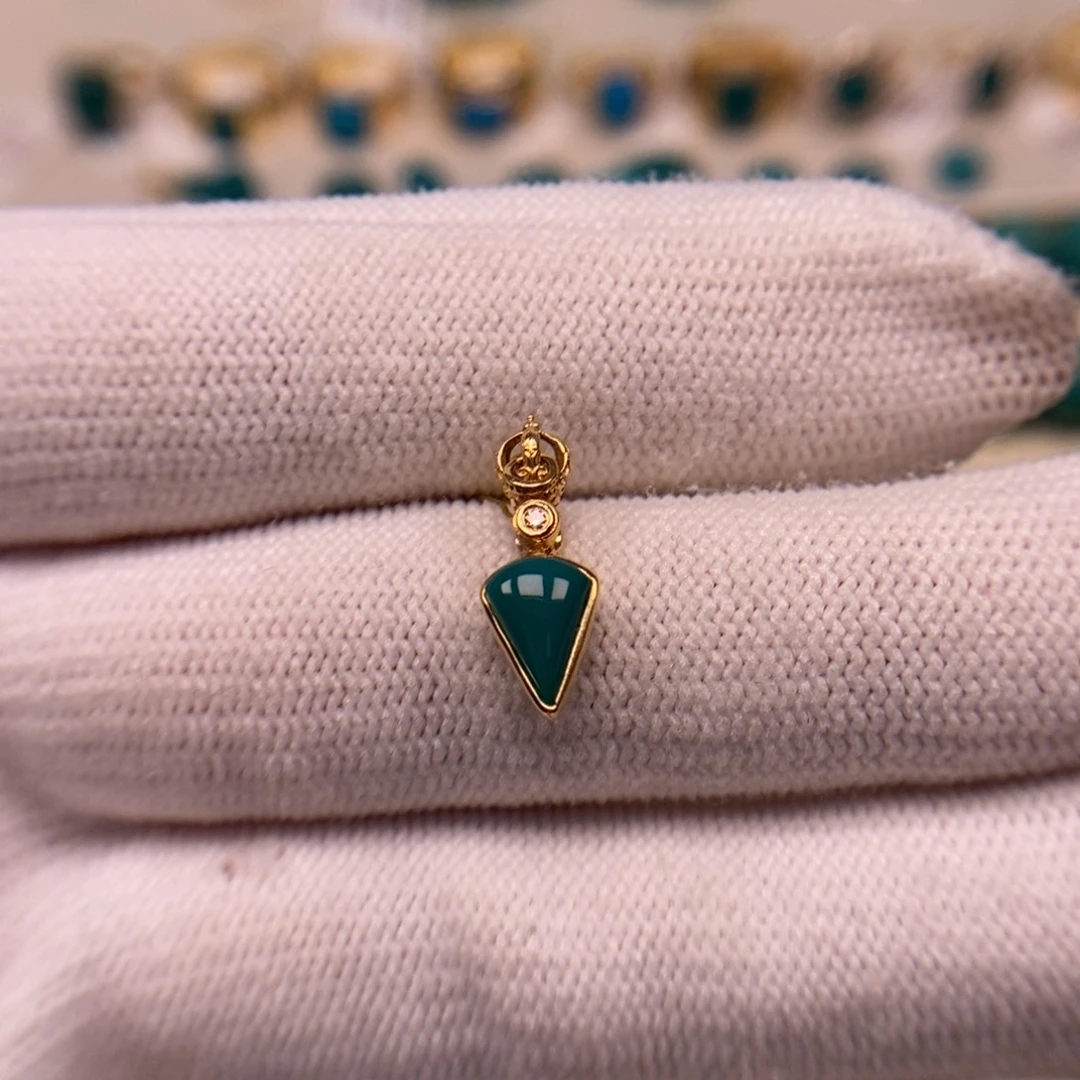 18K金镶嵌绿松石金刚杵6.2mmAA492