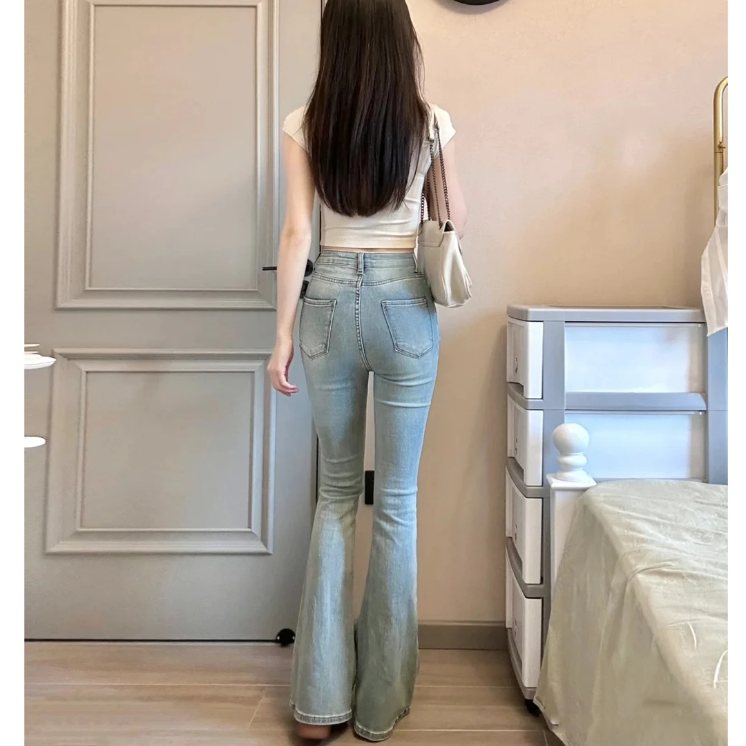 浅蓝色微喇叭牛仔裤女春季高腰显瘦小个子穿搭修身百搭弹力马蹄裤