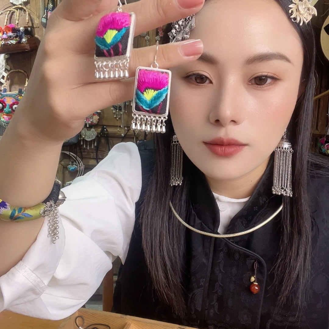 花岗石铁合金耳环
