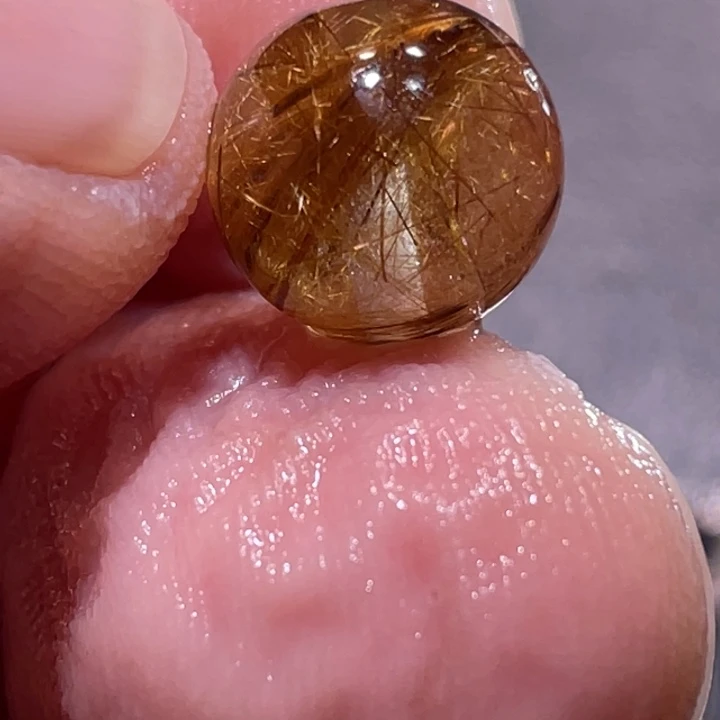 聽***者颈饰未镶嵌发晶钛