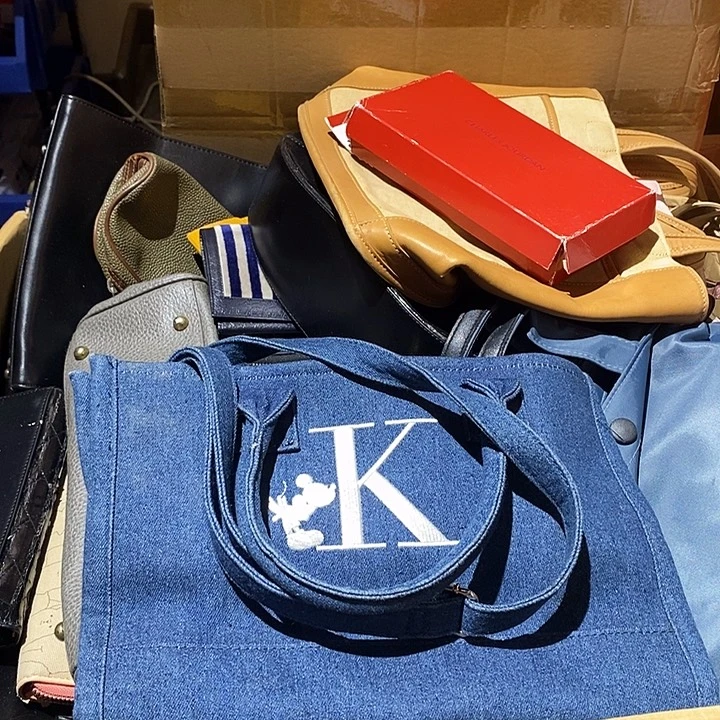 小***叁中古香水沐浴露持久留香