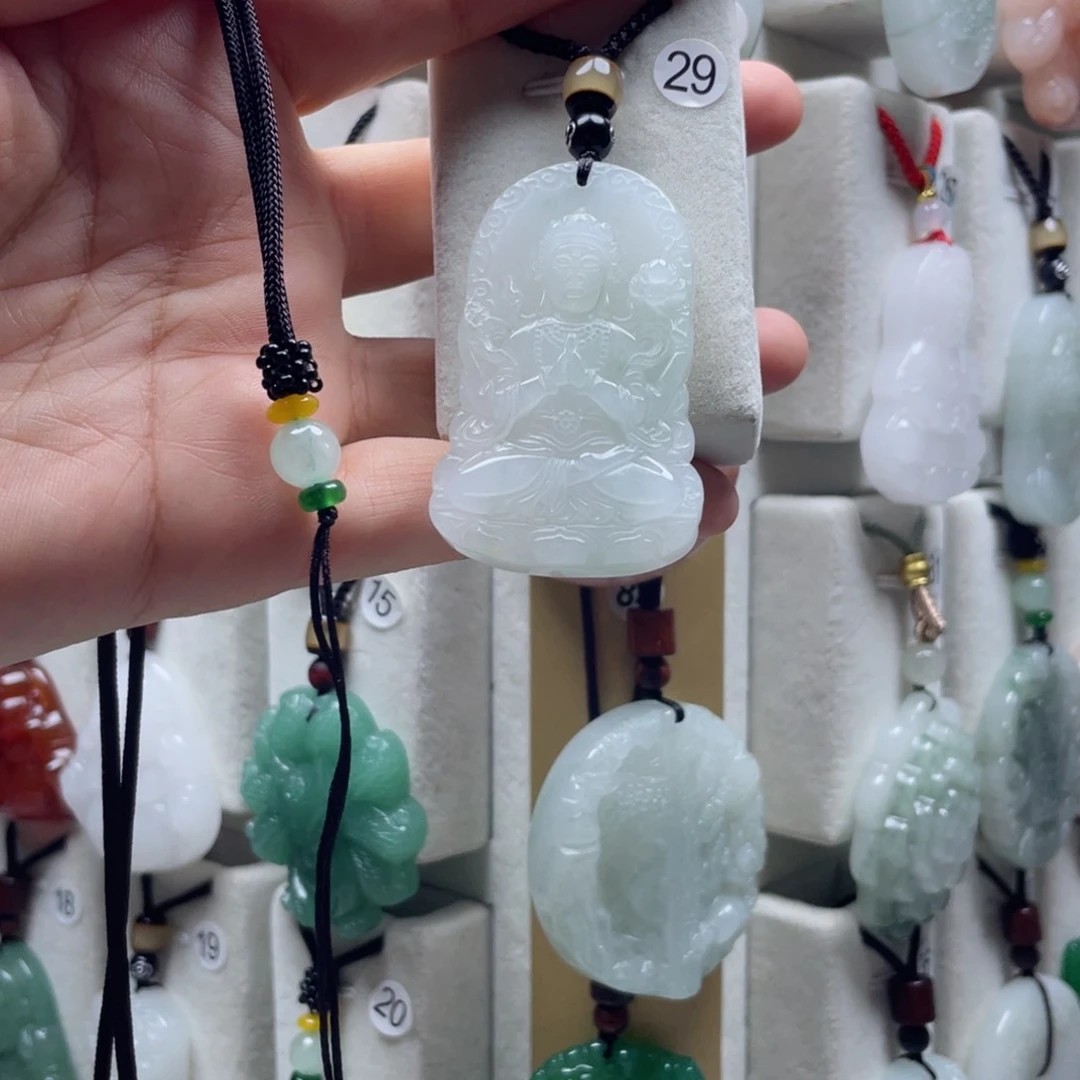 石英质玉（金丝玉）未镶嵌颈饰