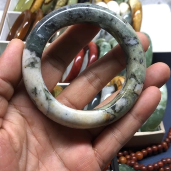 雨***薇未镶嵌蛇纹石玉手镯