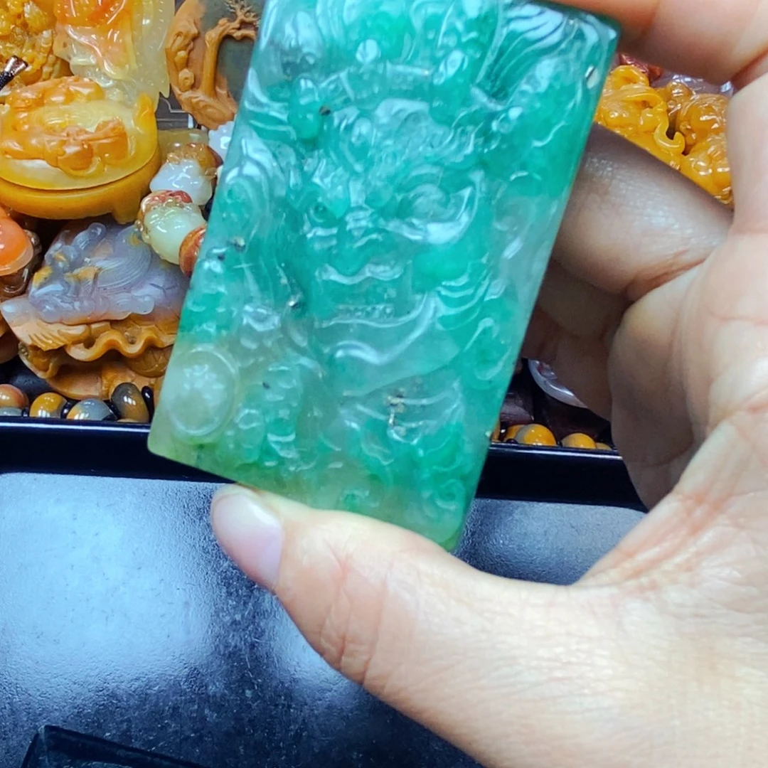 石英质玉（黄龙玉）未镶嵌颈饰