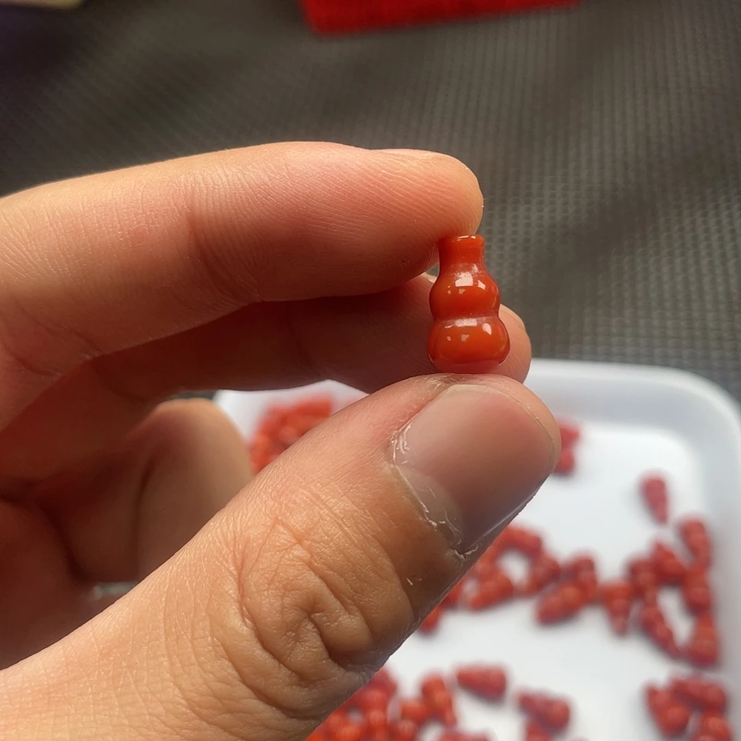南红玛瑙未镶嵌29号 8*13柿子红葫芦一颗