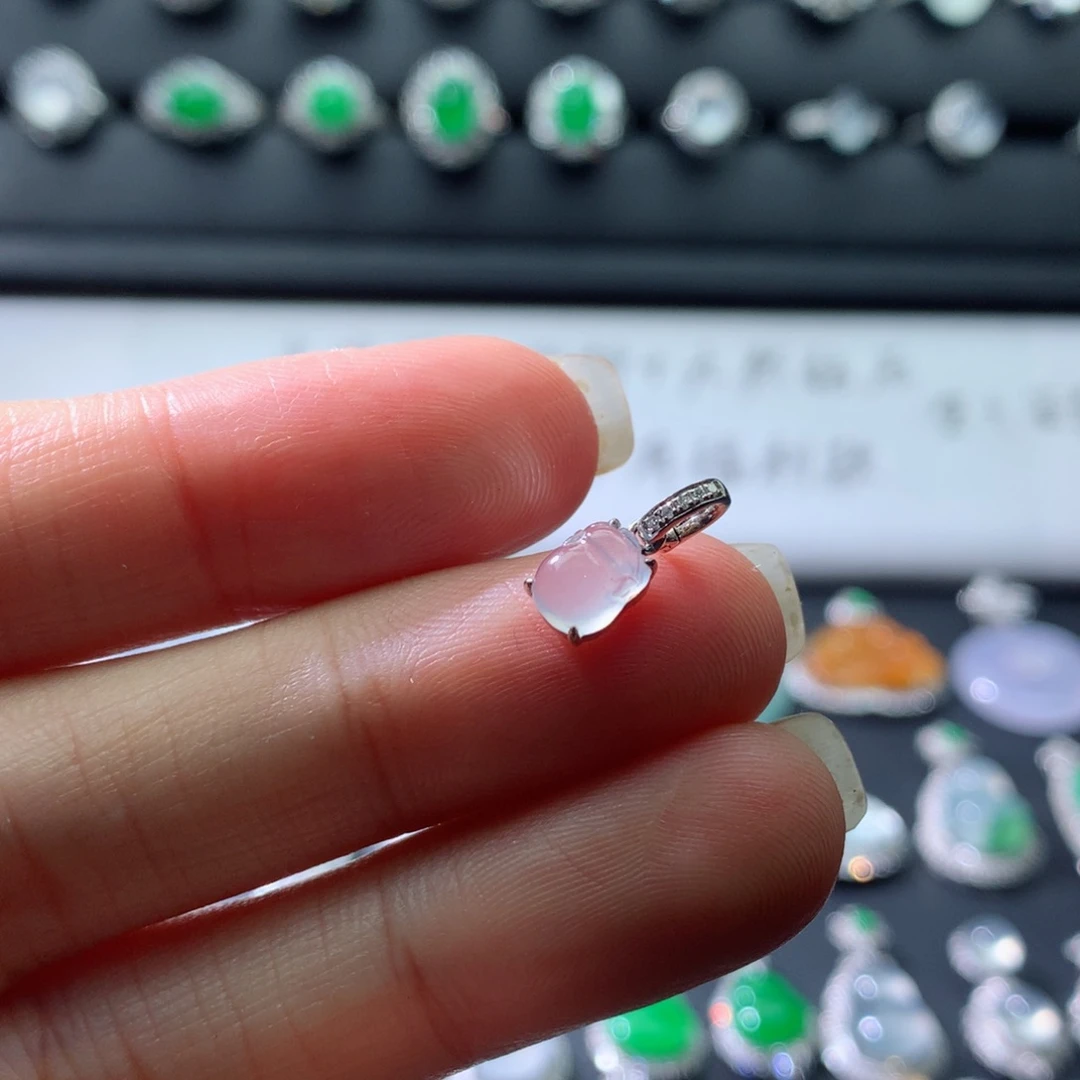 颈饰18K金镶嵌翡翠