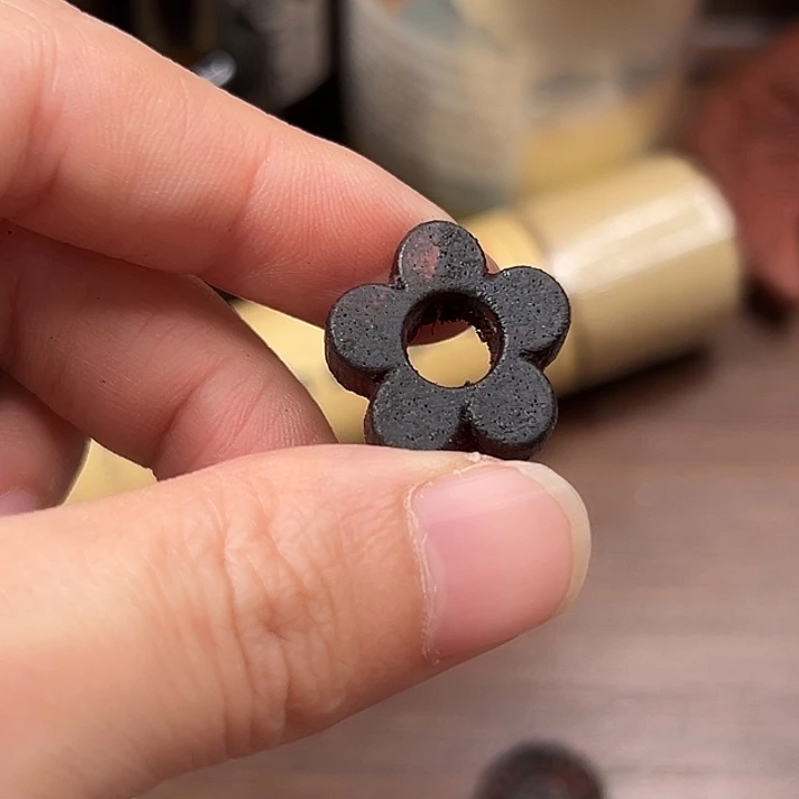 其他降真香镂空小花20mm