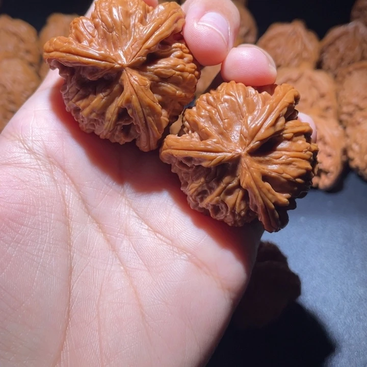 赵***七桃核吊坠小妹三棱