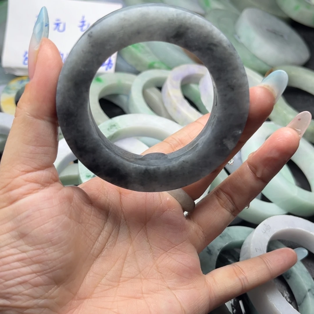 定制翡翠未镶嵌翡翠手镯