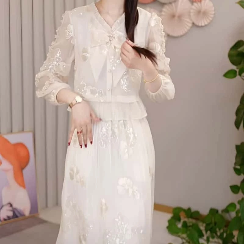 优雅时尚温柔风2025春季新款显瘦修身收腰减龄提花蝴蝶结领连衣裙