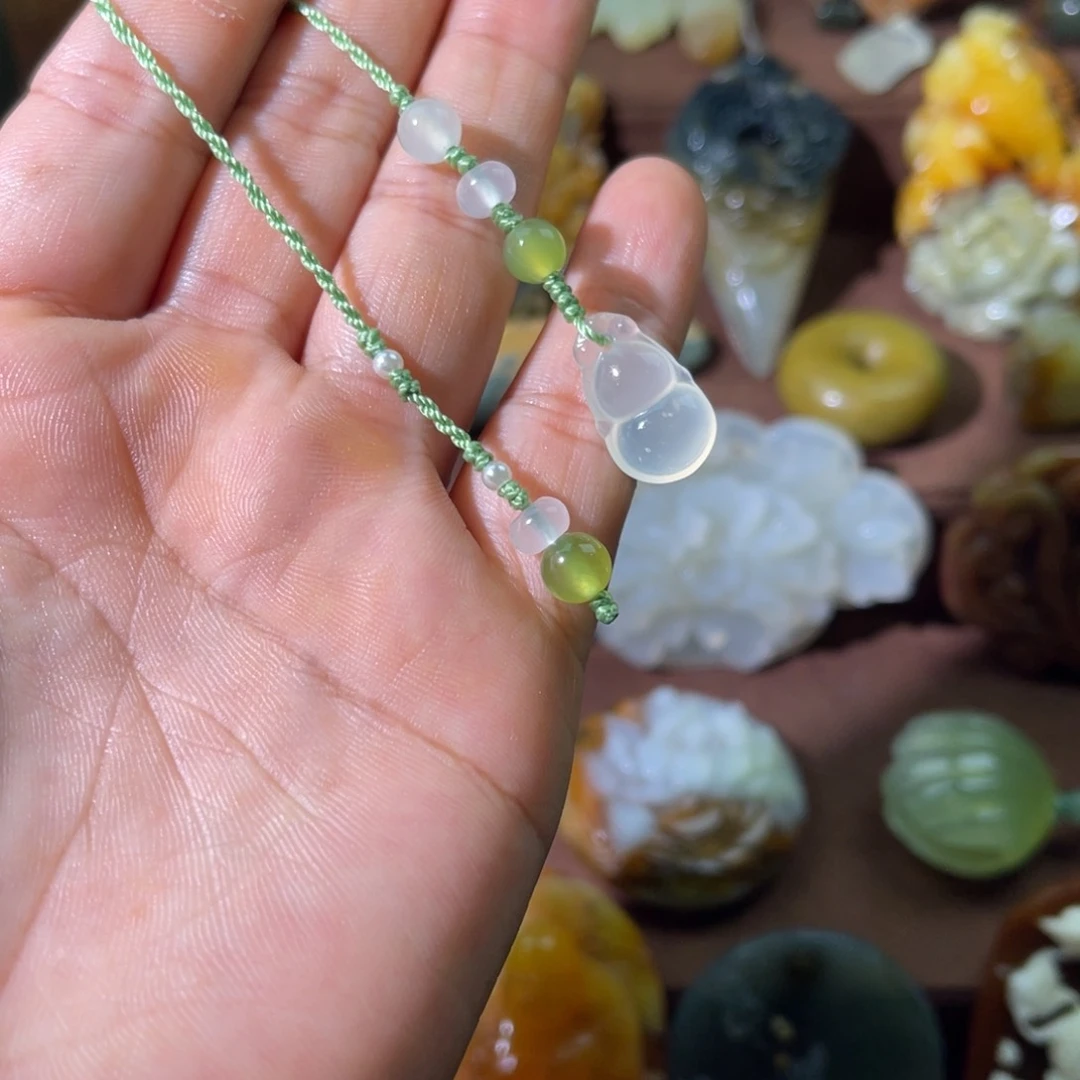 蛇纹石玉未镶嵌颈饰