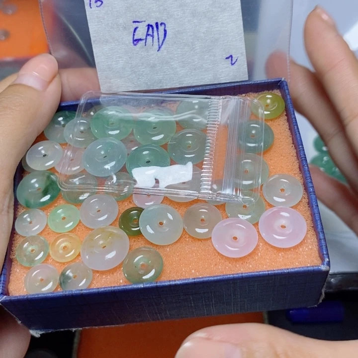 永***步未镶嵌定制翡翠不退