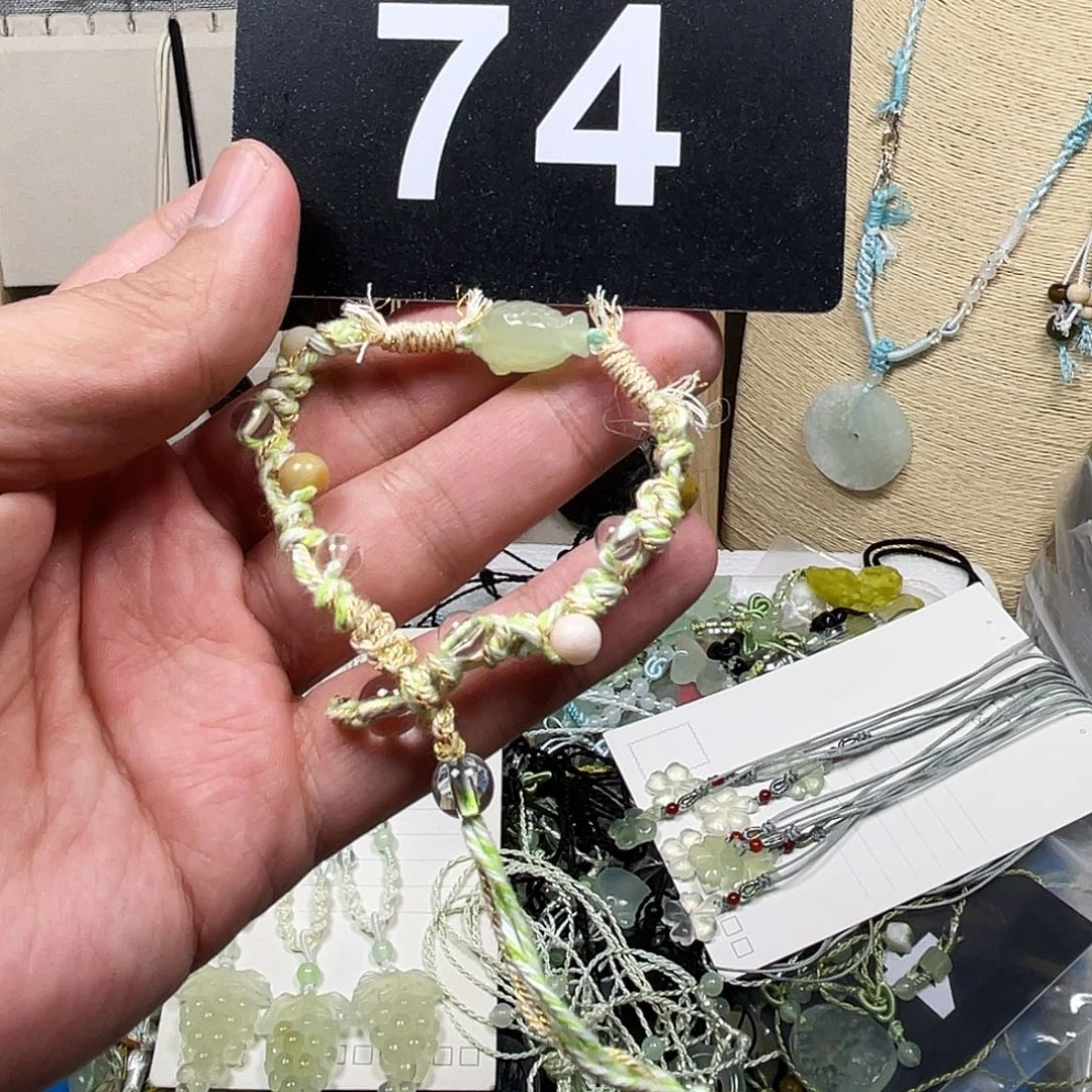 不***床蛇纹石玉合金颈饰