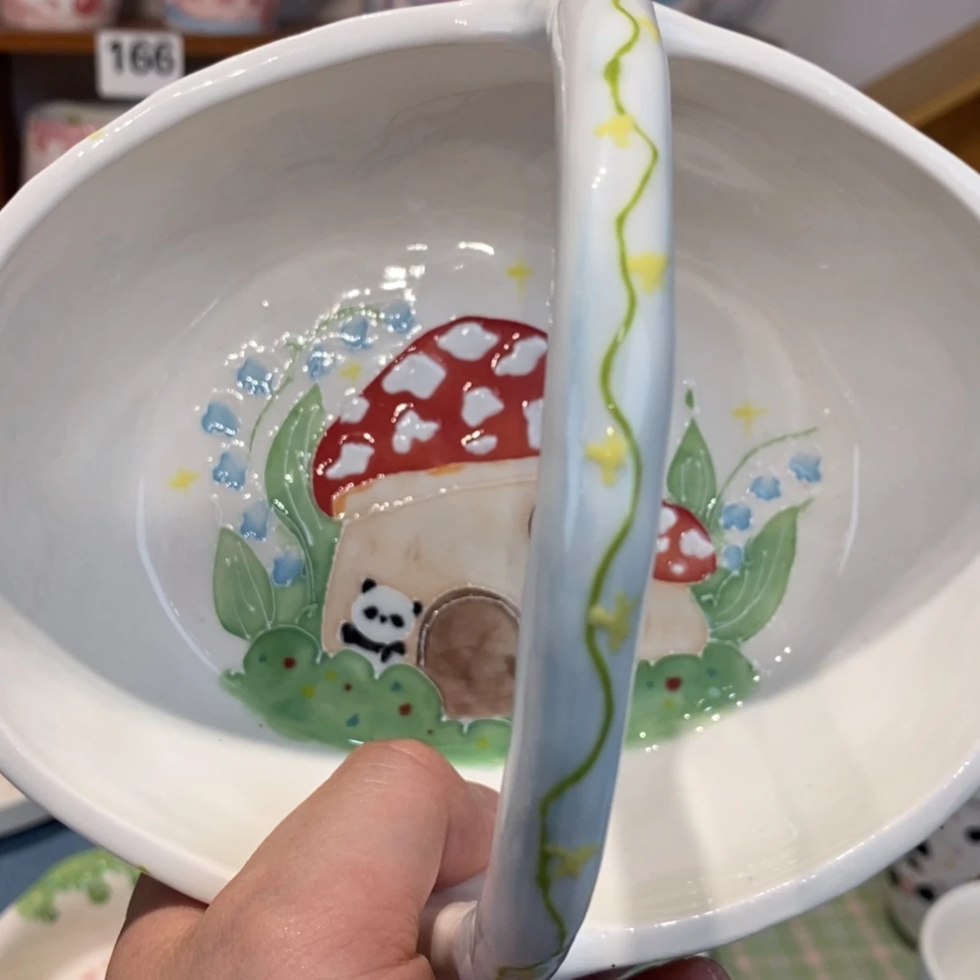 脆****瓷片铃兰蘑菇盘子