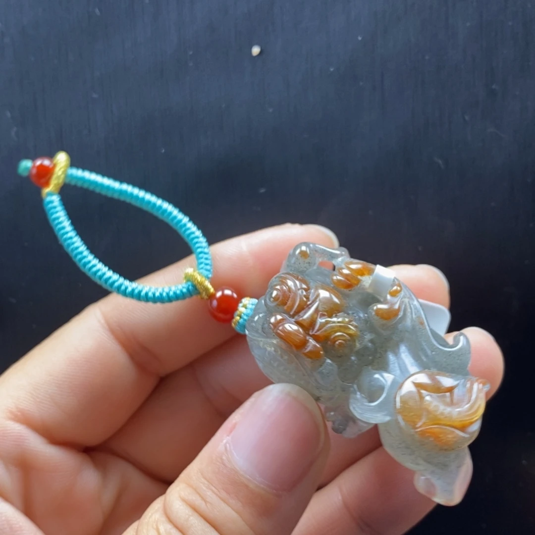 石英质玉（黄龙玉）未镶嵌颈饰