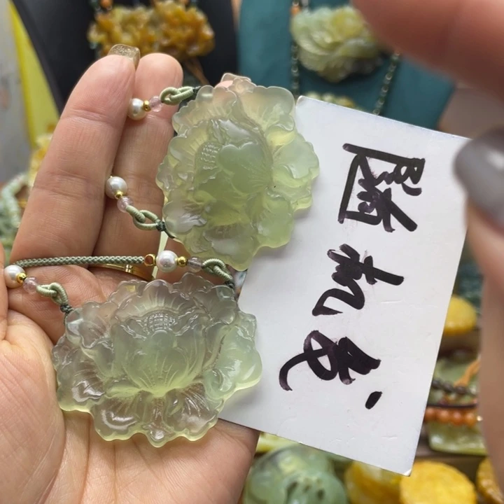 蛇纹石玉未镶嵌颈饰