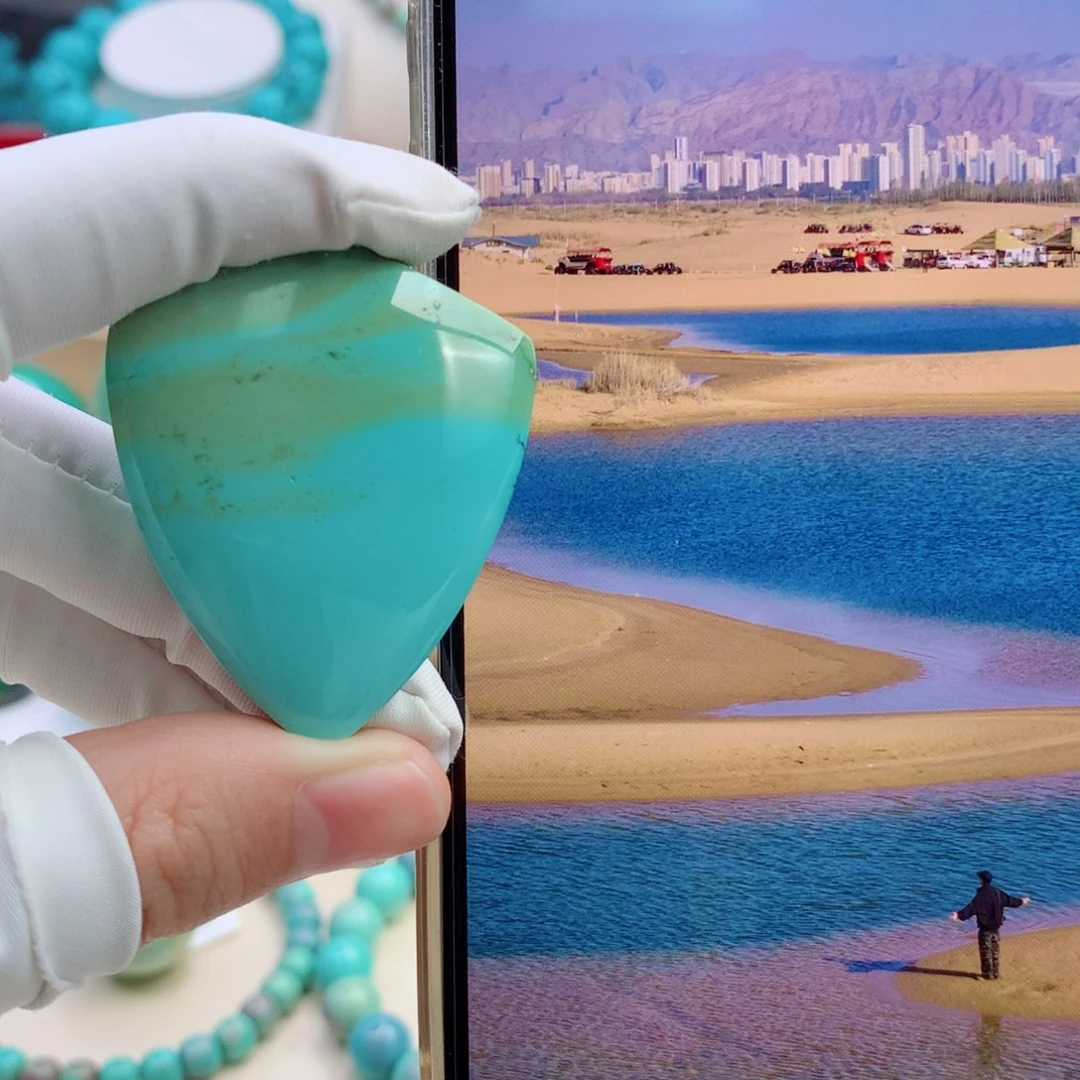 未镶嵌绿松石颈饰