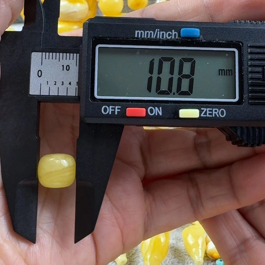 ****蜜蜡未镶嵌裸石28