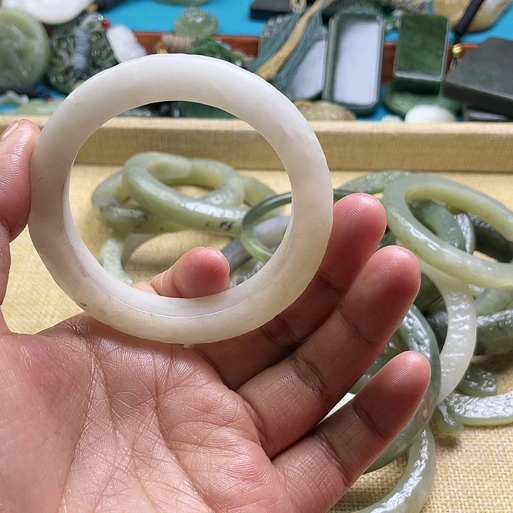 和田玉（糖玉）颈饰未镶嵌玉**姐13